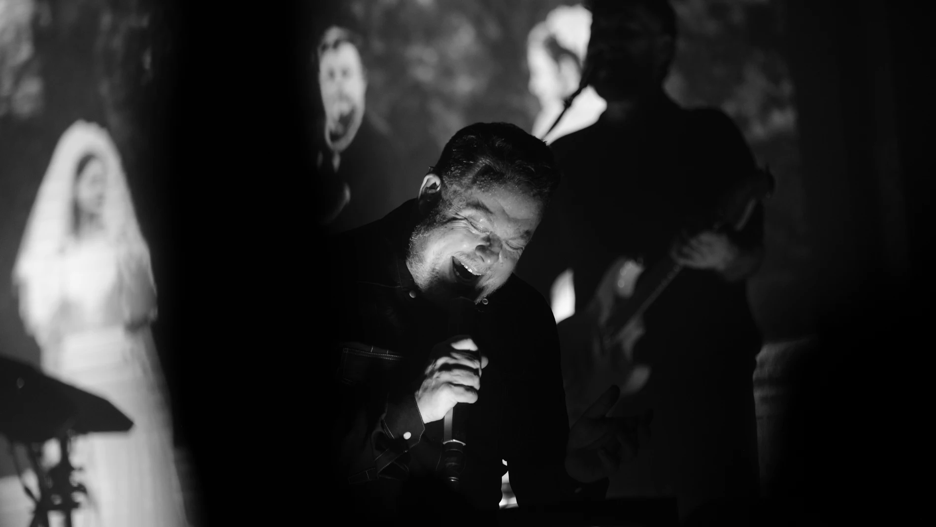 El músico Miqui Puig, en directo