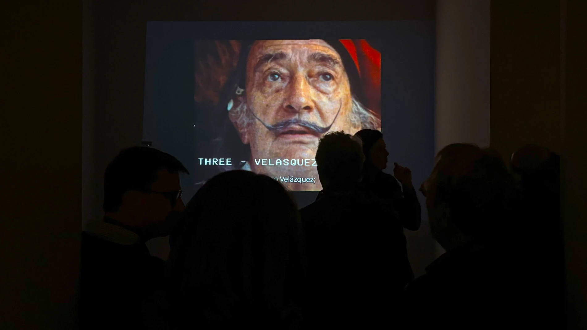 ROMA, 06/11/2025.- La obra de Salvador Dalí (1904-1989) se distingue por combinar lo revolucionario y lo tradicional, una dualidad que protagoniza una gran exposición en Roma que recuerda los cien años de su primera muestra individual para explorar sus influencias como Velázquez, Rafael, Vermeer o Picasso. EFE/Carlos Expósito