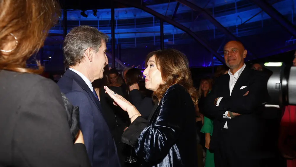 10 Aniversario de OK Diario. Alberto Núñez Feijóo junto a Ana Rosa Quintana