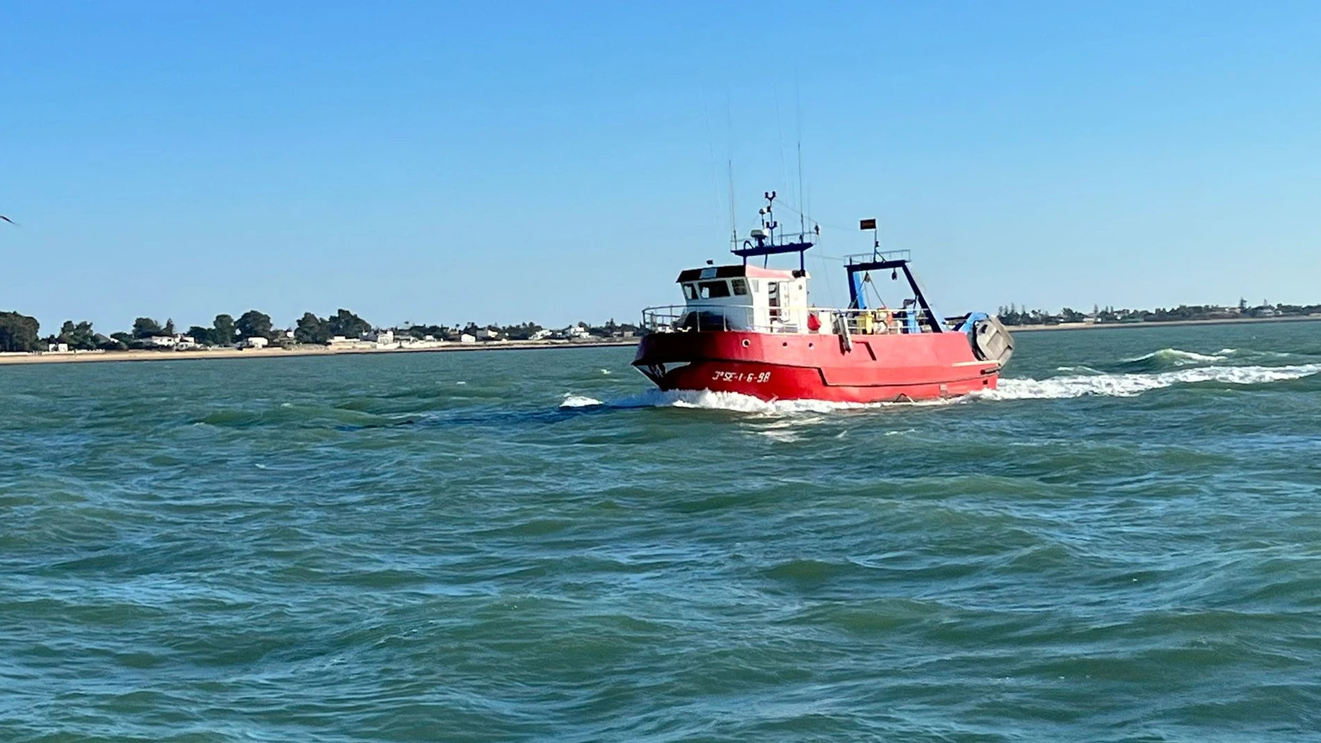 Barco de arrastre en Sanlúcar de Barrameda