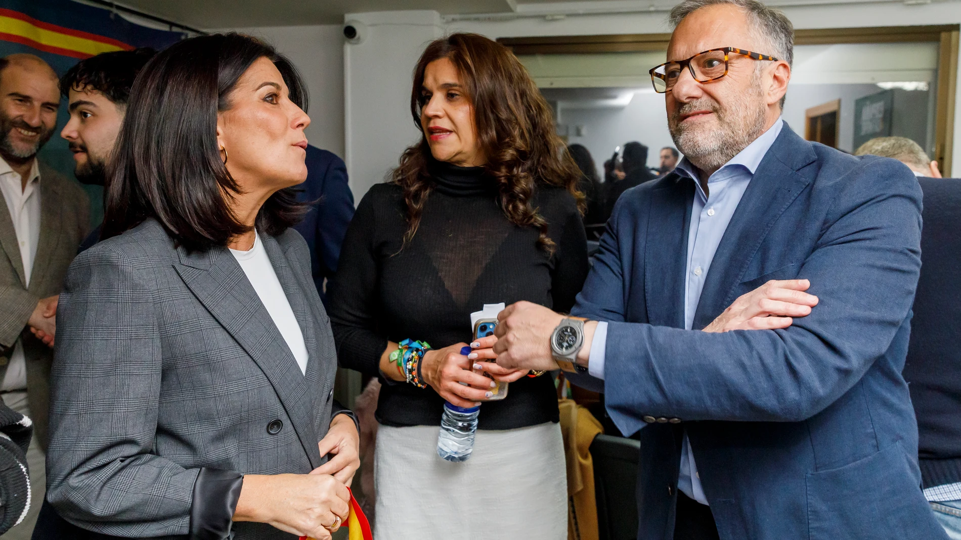 La diputada nacional y vicesecretaria de Organización de VOX, María Ruiz; el presidente de las Cortes de Castilla y León, Carlos Pollán y la procuradora de VOX por Segovia, Susana Suárez, participan en la inauguración de la nueva sede de VOX en Segovia