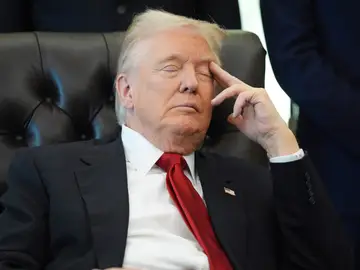 Trump President Donald Trump listens as Health and Human Services Secretary Robert F. Kennedy Jr. speaks during an event about drug prices, Thursday, Nov. 6, 2025, in the Oval Office of the White House in Washington. (AP Photo/Evan Vucci)