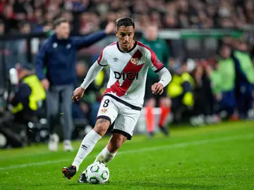 Rayo Vallecano de Madrid v KKS Lech Poznan - UEFA Conference League 2025/26 League Phase MD3 Oscar Trejo of Rayo Vallecano in action during the UEFA Conference League 2025/26 League Phase MD3 match between Rayo Vallecano de Madrid and KKS Lech Poznan at Estadio Vallecas on November 06, 2025 in Madrid, Spain. AFP7 06/11/2025 ONLY FOR USE IN SPAIN