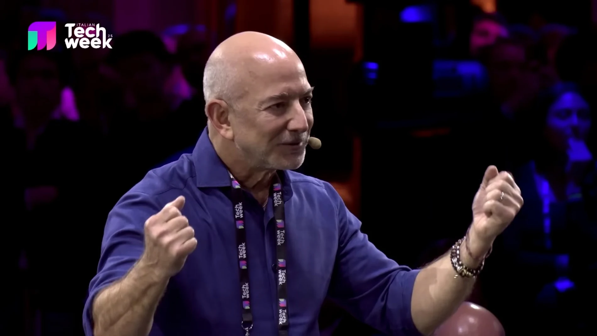 Jeff Bezos, fundador de Amazon, durante su charla en la Italian Tech Week 2025