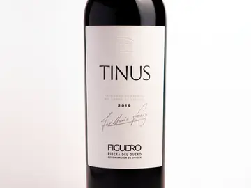 Desde el año 2001, cuando se fundó la bodega, elaboran este vino de viñedo singular solo en las añadas excepcionales Desde el año 2001, cuando se fundó la bodega, elaboran este vino de viñedo singular solo en las añadas excepcionales