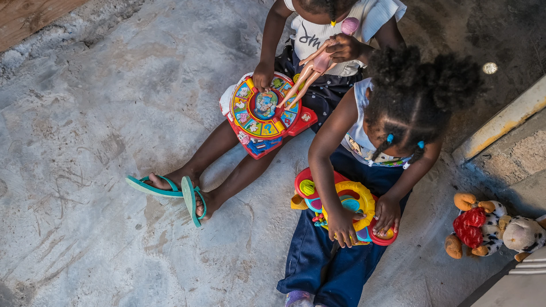 Los nuevos suelos de sus viviendas favorecen el desarrollo cognitivo de los niños