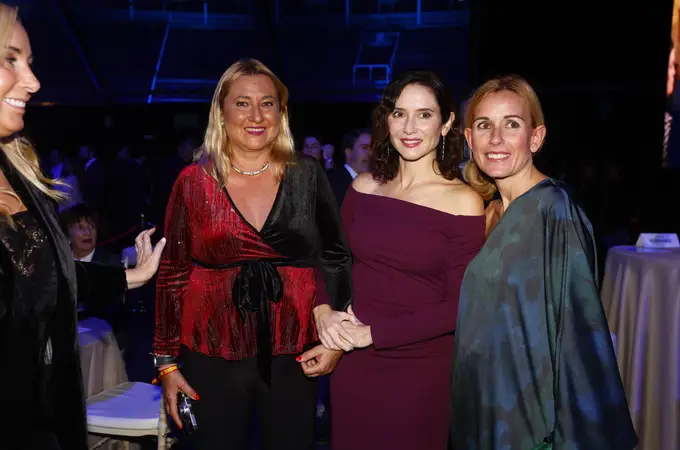 El vestido burdeos de Ayuso que mejor sienta a cualquier invitada: diseño de Vicky Martín Berrocal y efecto tipazo inmediato El vestido burdeos de Ayuso que mejor sienta a cualquier invitada: diseño de Vicky Martín Berrocal y efecto tipazo inmediato
