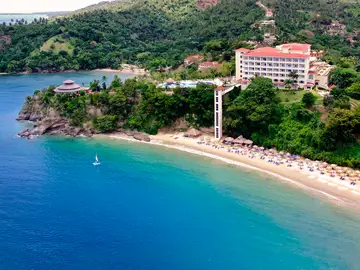 Vista panorámica del hotel en Samaná Vista panorámica del hotel en Samaná