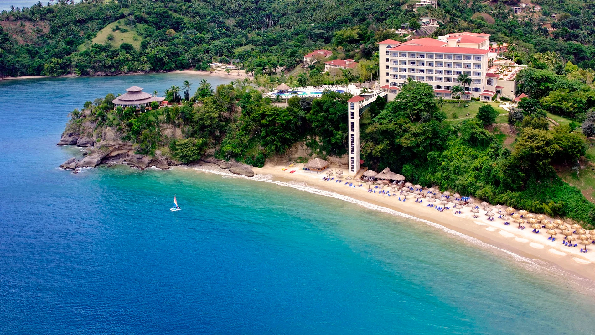 Vista panorámica del hotel en Samaná