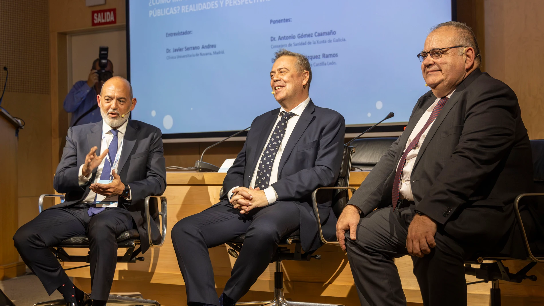El acto estuvo moderado por Javier Serrano Andreu y contó también con la intervención del consejero de Sanidad de la Xunta de Galicia, Antonio González Camaño, y de Castilla y León, Alejandro Vázquez