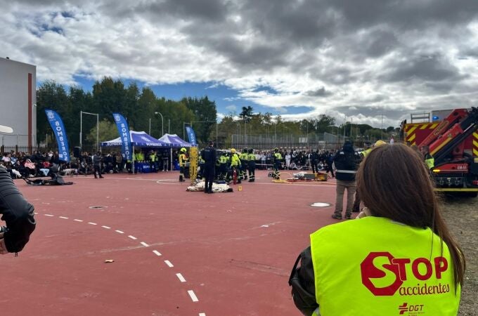 VÍDEO: Stop Accidentes y Emergencias realizan simulacro de siniestro de tráfico en instituto para concienciar a jóvenes VÍDEO: Stop Accidentes y Emergencias realizan simulacro de siniestro de tráfico en instituto para concienciar a jóvenes