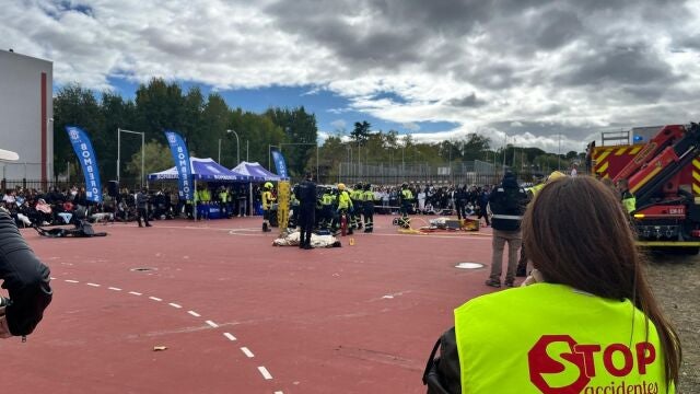 VÍDEO: Stop Accidentes y Emergencias realizan simulacro de siniestro de tráfico en instituto para concienciar a jóvenes VÍDEO: Stop Accidentes y Emergencias realizan simulacro de siniestro de tráfico en instituto para concienciar a jóvenes