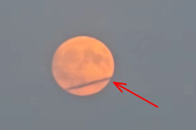 El fenómeno extraño que se vio antes de ayer en la luna de castor: ¿Qué es esa raya? 