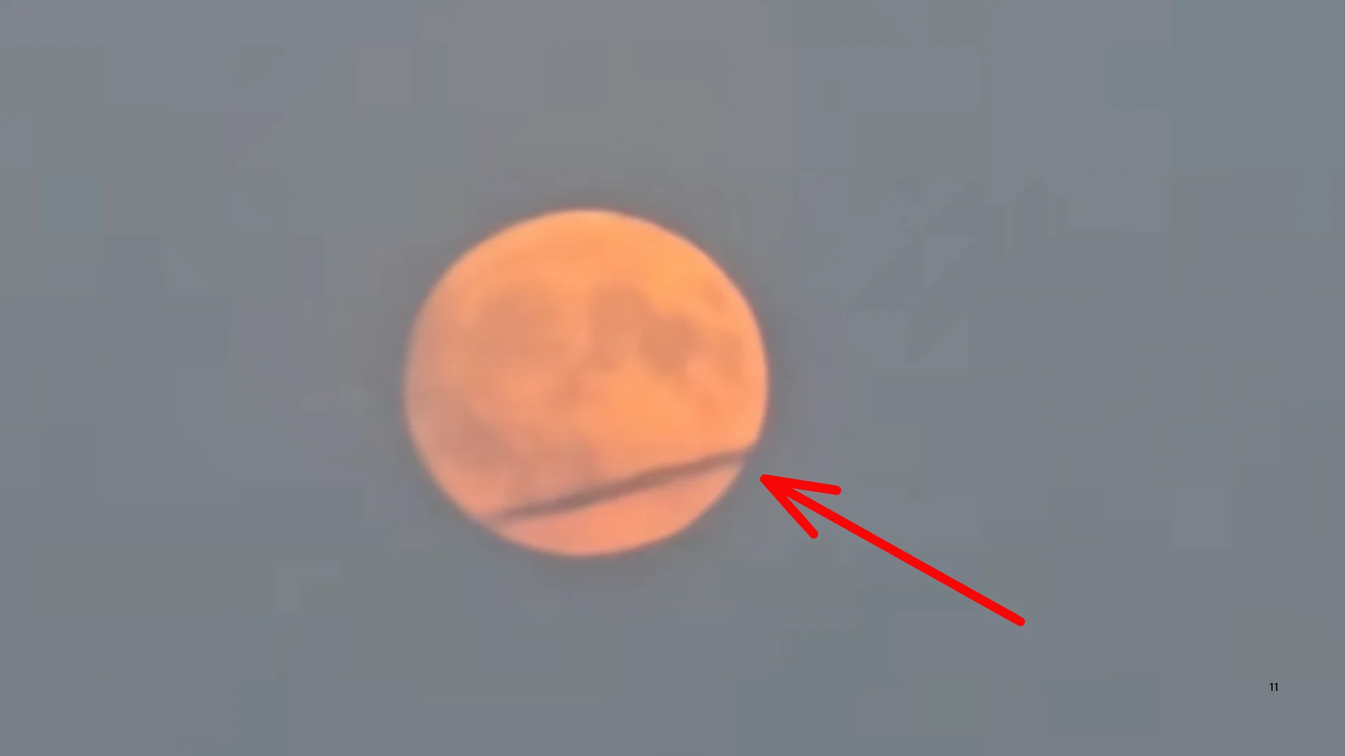 El fenómeno extraño que se vio antes de ayer en la luna de castor: ¿Qué es esa raya?