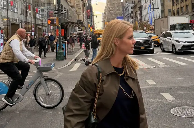 Amelia Bono presume de estilo urbano en Nueva York: vaqueros y la chaqueta que vas a querer este noviembre Amelia Bono presume de estilo urbano en Nueva York: vaqueros y la chaqueta que vas a querer este noviembre