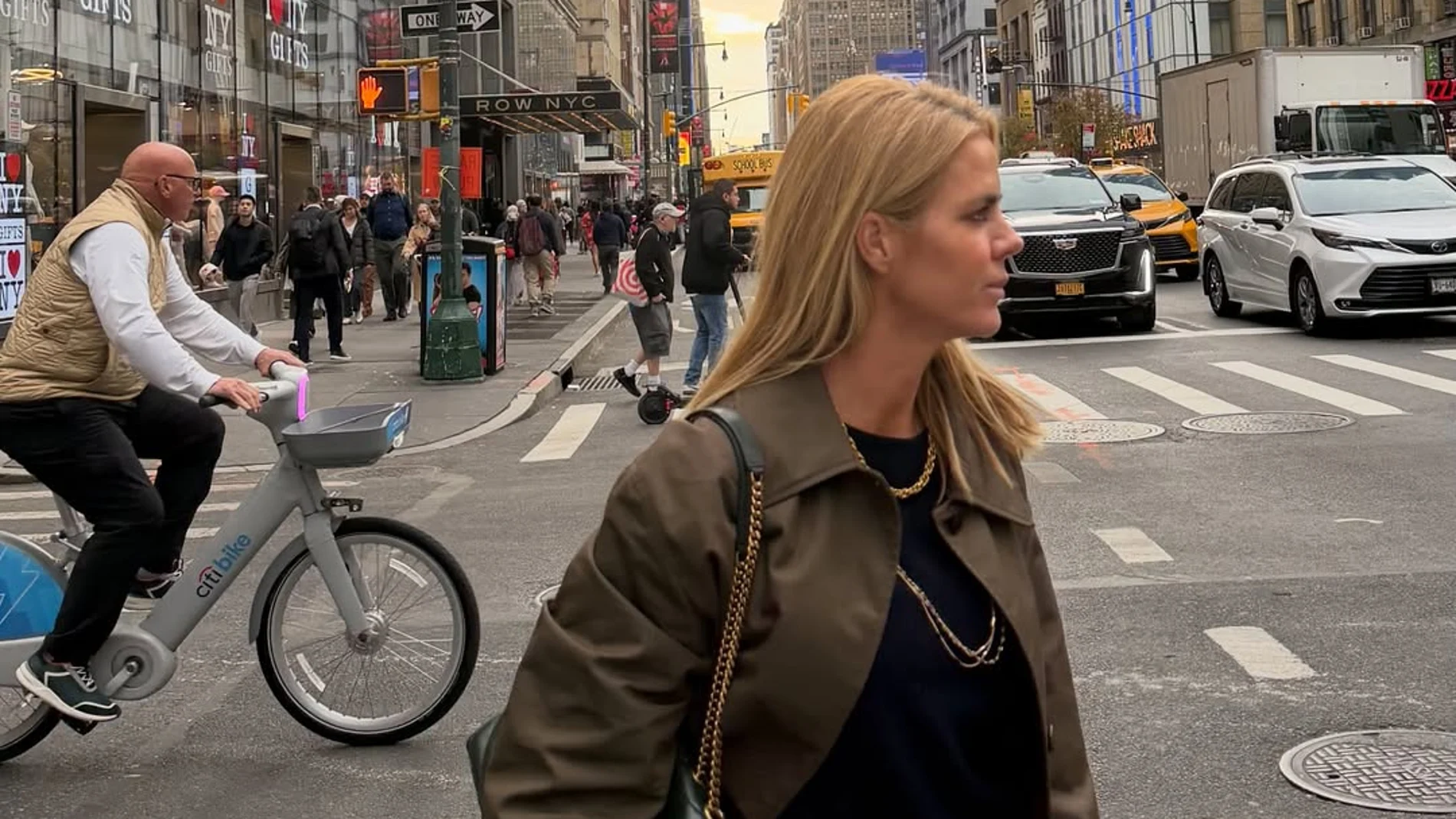 El look de Amelia Bono en Nueva York.