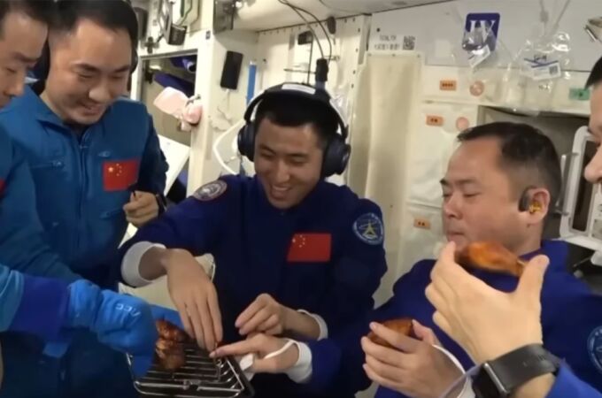 El cambio de tripulación en la estación china