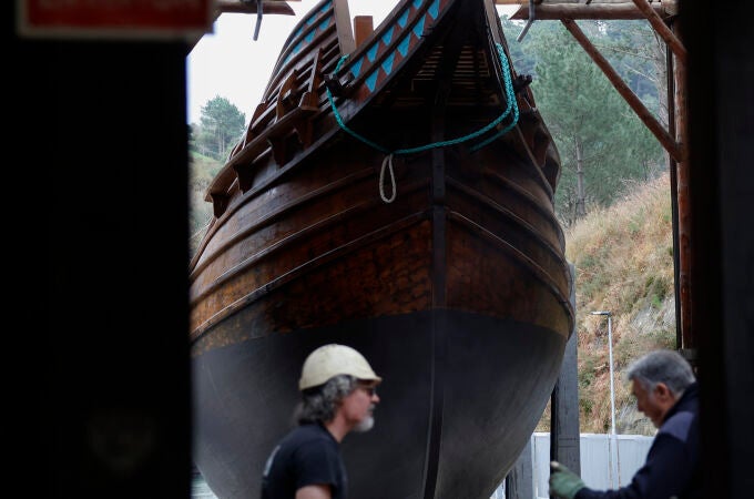 La réplica de la Nao San Juan, un ballenero vasco hundido en 1565 en Canadá, alcanza uno de sus hitos constructivos con la botadura técnica del casco. La réplica de la Nao San Juan, un ballenero vasco hundido en 1565 en Canadá, alcanza uno de sus hitos constructivos con la botadura técnica del casco.