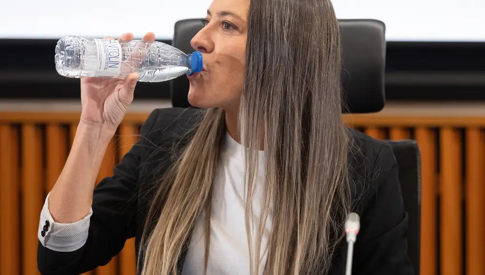 La portavoz de Junts en el Congreso, Miriam Nogueras, durante una rueda de prensa para valorar la legislatura, en el Congreso de los Diputados, a 6 de noviembre de 2025, en Madrid (España).