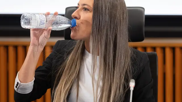 La portavoz de Junts en el Congreso, Miriam Nogueras, durante una rueda de prensa para valorar la legislatura, en el Congreso de los Diputados, a 6 de noviembre de 2025, en Madrid (España). La portavoz de Junts en el Congreso, Miriam Nogueras, durante una rueda de prensa para valorar la legislatura, en el Congreso de los Diputados, a 6 de noviembre de 2025, en Madrid (España).