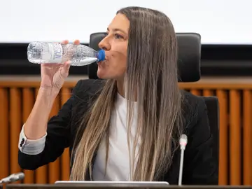 La portavoz de Junts en el Congreso, Miriam Nogueras, durante una rueda de prensa para valorar la legislatura, en el Congreso de los Diputados, a 6 de noviembre de 2025, en Madrid (España). La portavoz de Junts en el Congreso, Miriam Nogueras, durante una rueda de prensa para valorar la legislatura, en el Congreso de los Diputados, a 6 de noviembre de 2025, en Madrid (España).