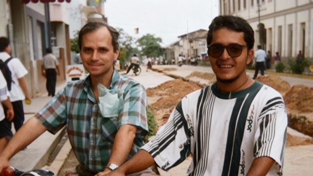 Armando Jesús Lovera y Robert Prevost, el Papa León XIV, en sus tiempos mozos