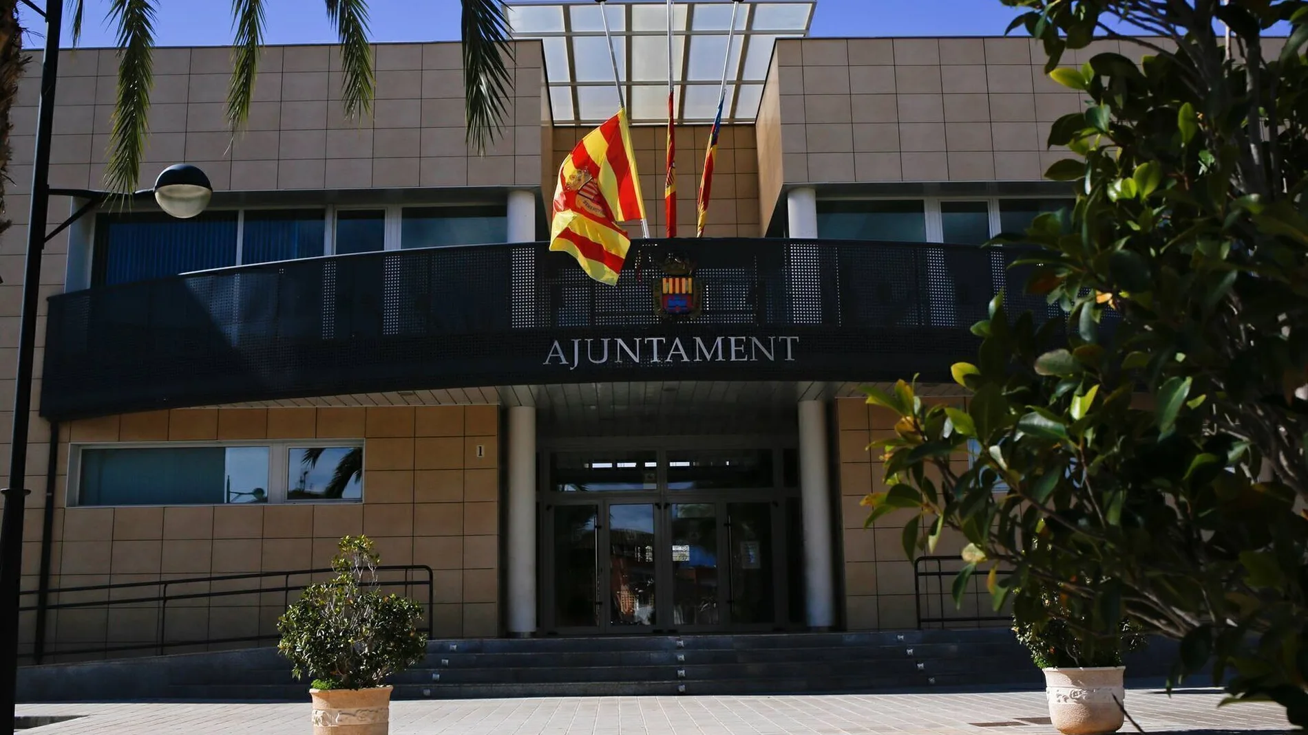 Un pueblo de Valencia liderado por Compromís declara persona non grata a Mazón y Camarero