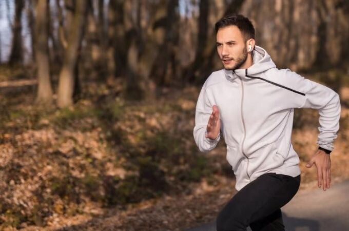 Las mejores chaquetas deportivas de hoy en Amazon: Under Armour, Adidas y Joma rebajan sus modelos más vendidos