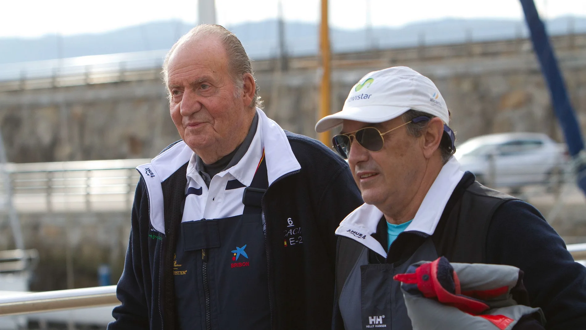 S.M. El Rey Don Juan Carlos I sale a navegar en el nuevo Bribón por primera vez en Sanxenxo junto con el Acacia, clásico en el que navegó durante la pasada edición de la Regata SM El Rey Don Juan Carlos El Corte Inglés Máster.