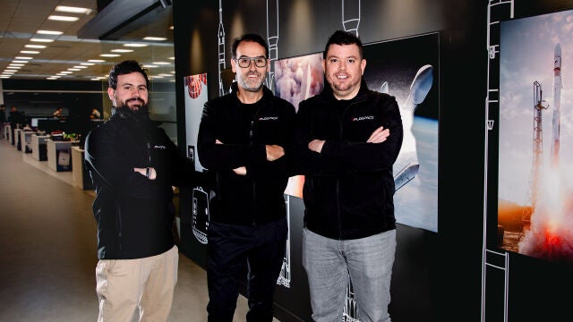 De izquierda a derecha: Raúl Verdú, cofundador y Chief Business Development Officer; Ezequiel Sánchez, presidente ejecutivo y Raúl Torres, cofundador y CEO de PLD Space