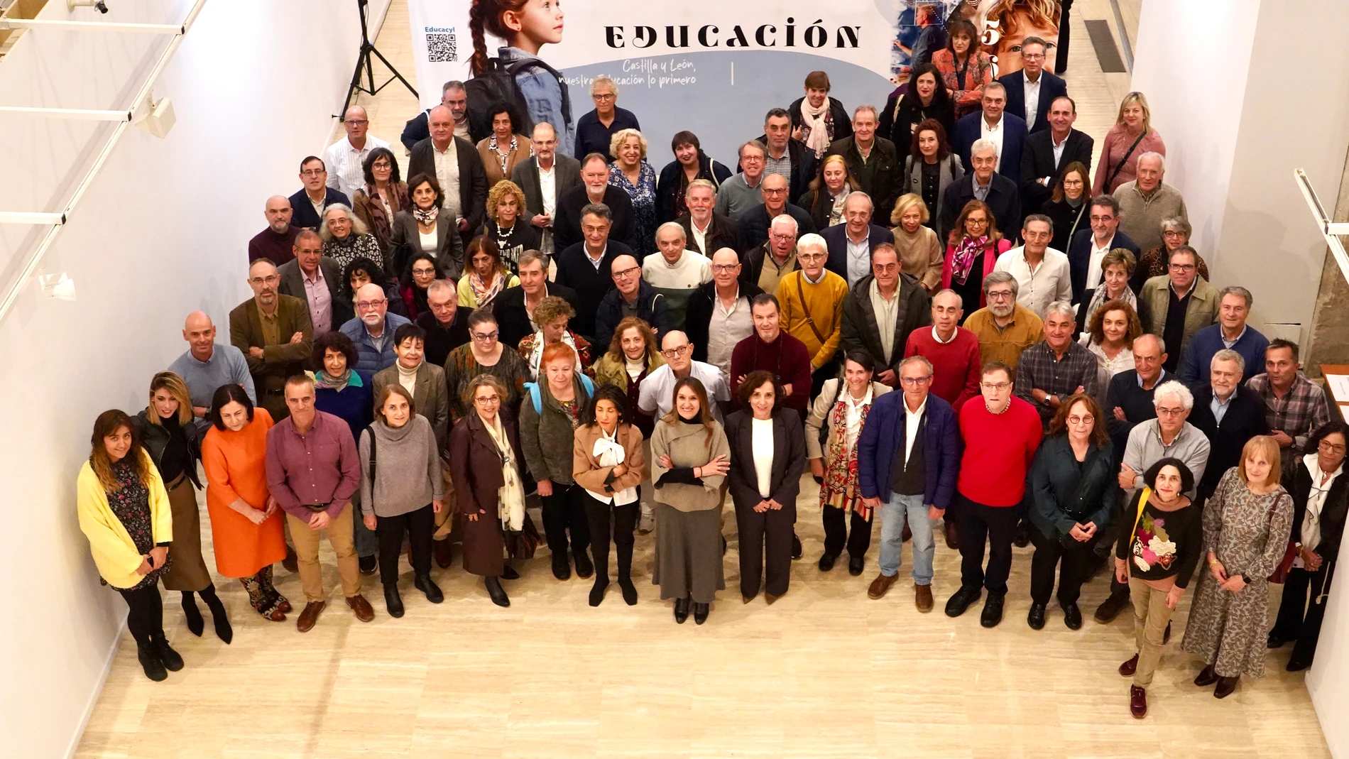 La consejera de Educación, Rocío Lucas, preside la entrega de diplomas a los Profesores Honoríficos 2025-2026.