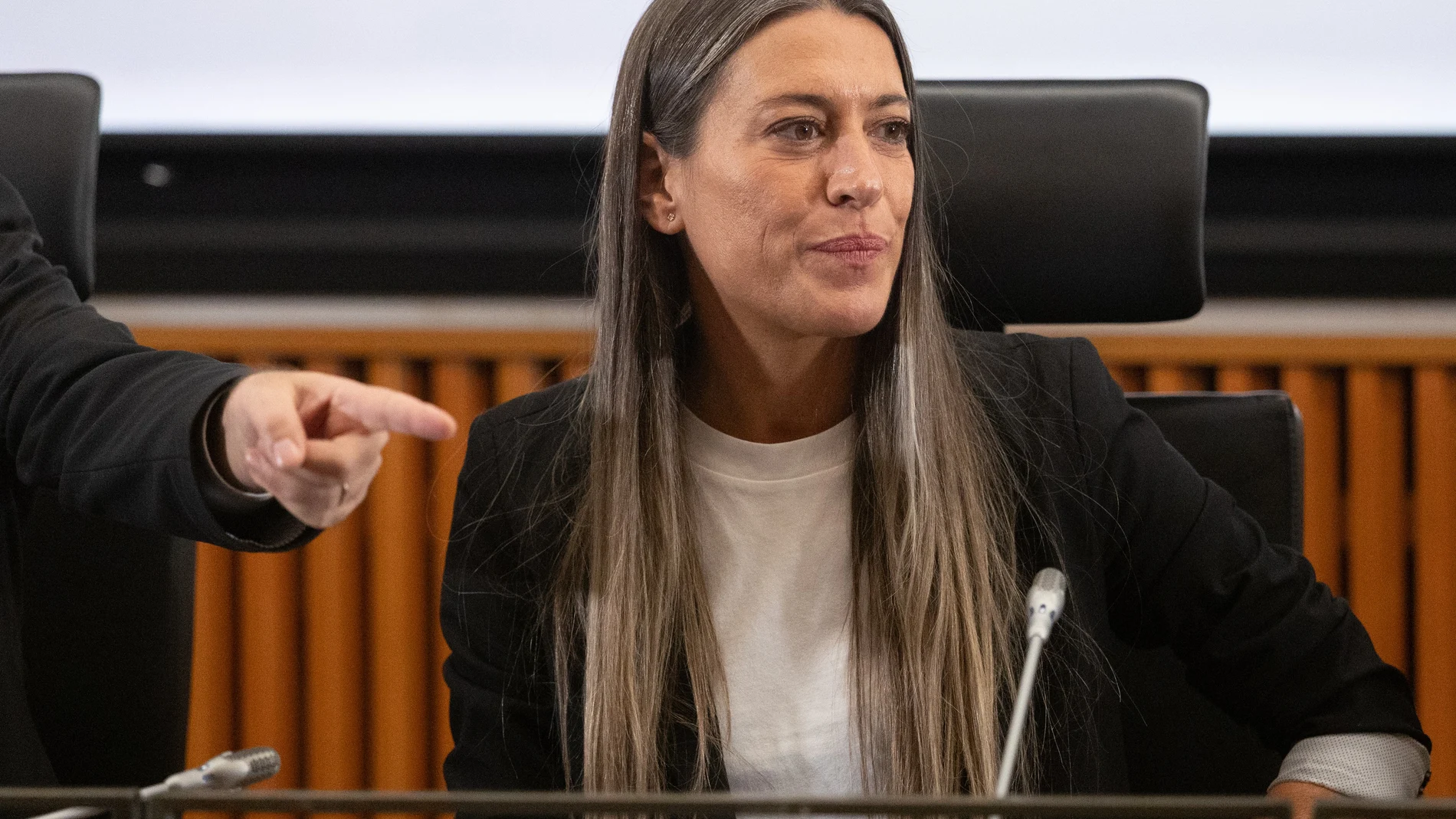 La portavoz de Junts en el Congreso, Miriam Nogueras, durante una rueda de prensa para valorar la legislatura, en el Congreso de los Diputados, a 6 de noviembre de 2025, en Madrid (España
