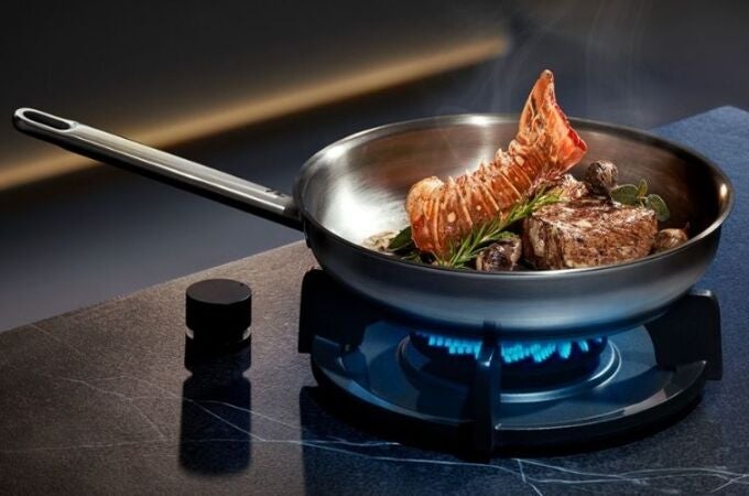 La sartén de acero inoxidable que está apareciendo en todas las cocinas bien equipadas: WMF Profi es resistente, estable y sin recubrimientos que se pelan