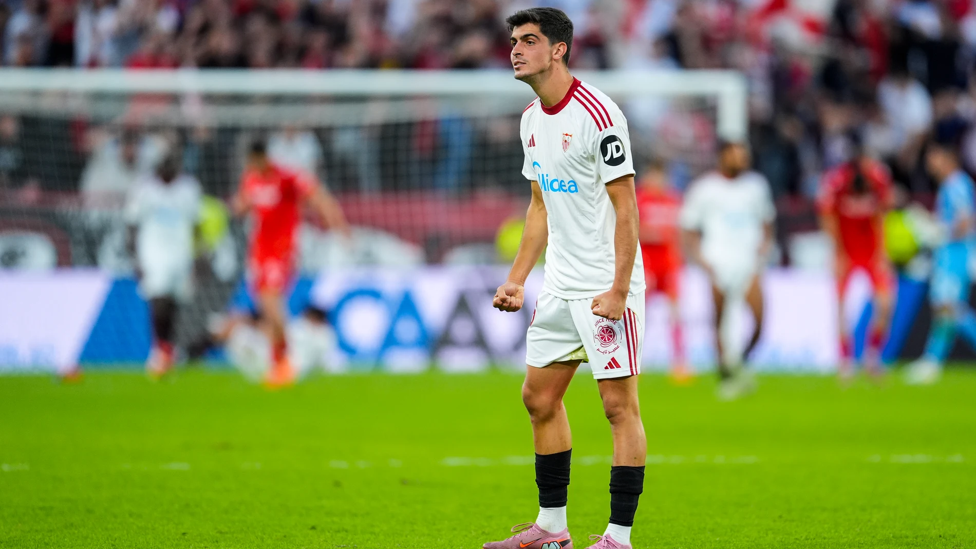 Juanlu Sanchez of Sevilla FC gestures during the Spanish league, LaLiga EA Sports, football match played between Sevilla FC and CA Osasuna at Ramon Sanchez-Pizjuan stadium on November 8, 2025, in Sevilla, Spain. AFP7 08/11/2025 ONLY FOR USE IN SPAIN