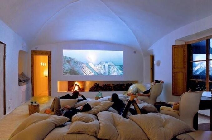 Ideal para noches tranquilas o fin de semana en casa: convierte cualquier pared en una pantalla grande sin gastar en TV gigante