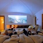 Ideal para noches tranquilas o fin de semana en casa: convierte cualquier pared en una pantalla grande sin gastar en TV gigante Ideal para noches tranquilas o fin de semana en casa: convierte cualquier pared en una pantalla grande sin gastar en TV gigante