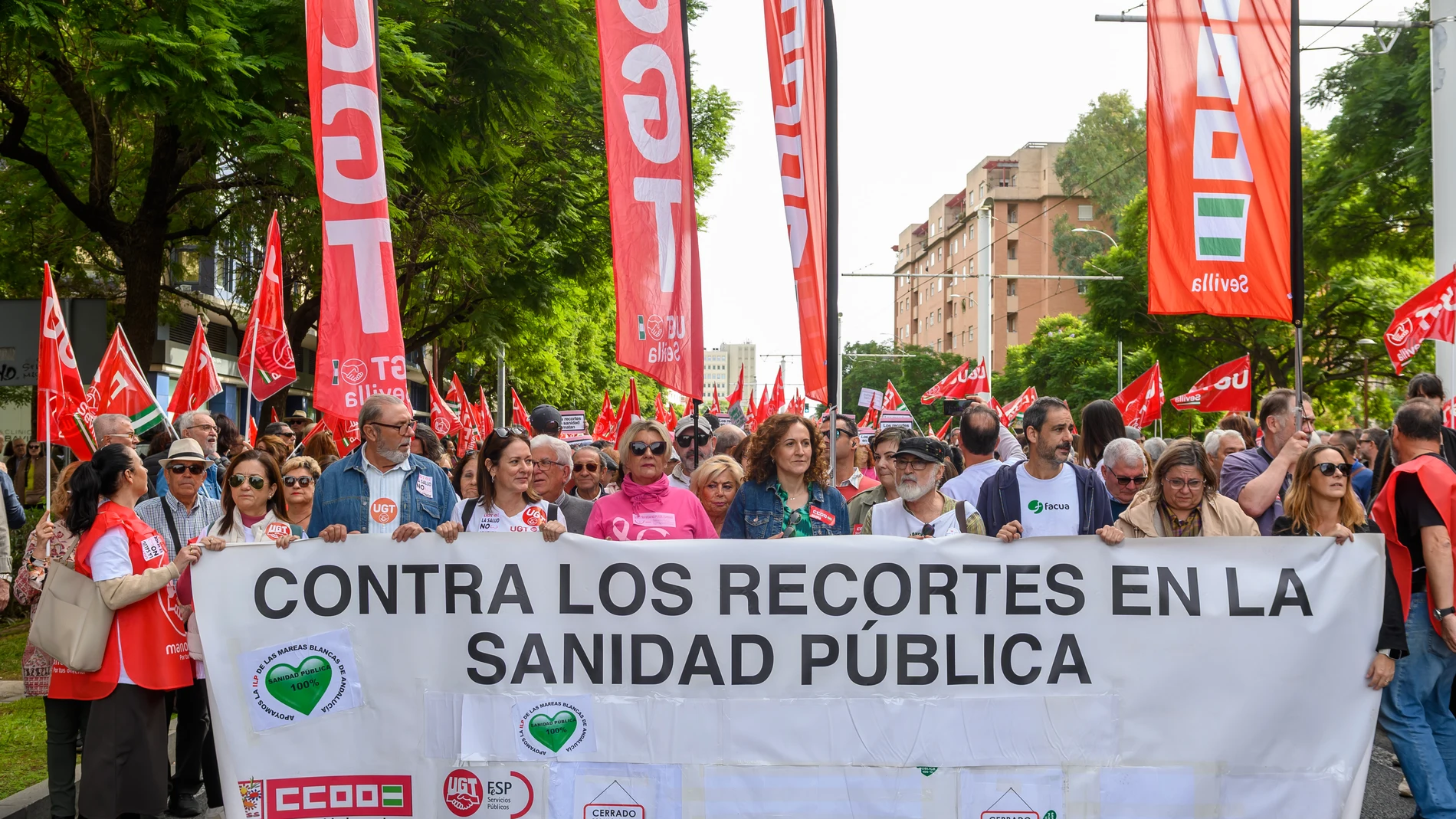 La izquierda y los sindicatos se manifiestan en Andalucía en "defensa de la sanidad pública"
