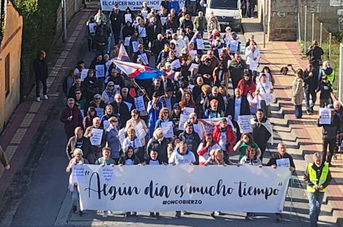 Manifstación en defensa de la Sanidad pública por las calles de Bembibre (León)