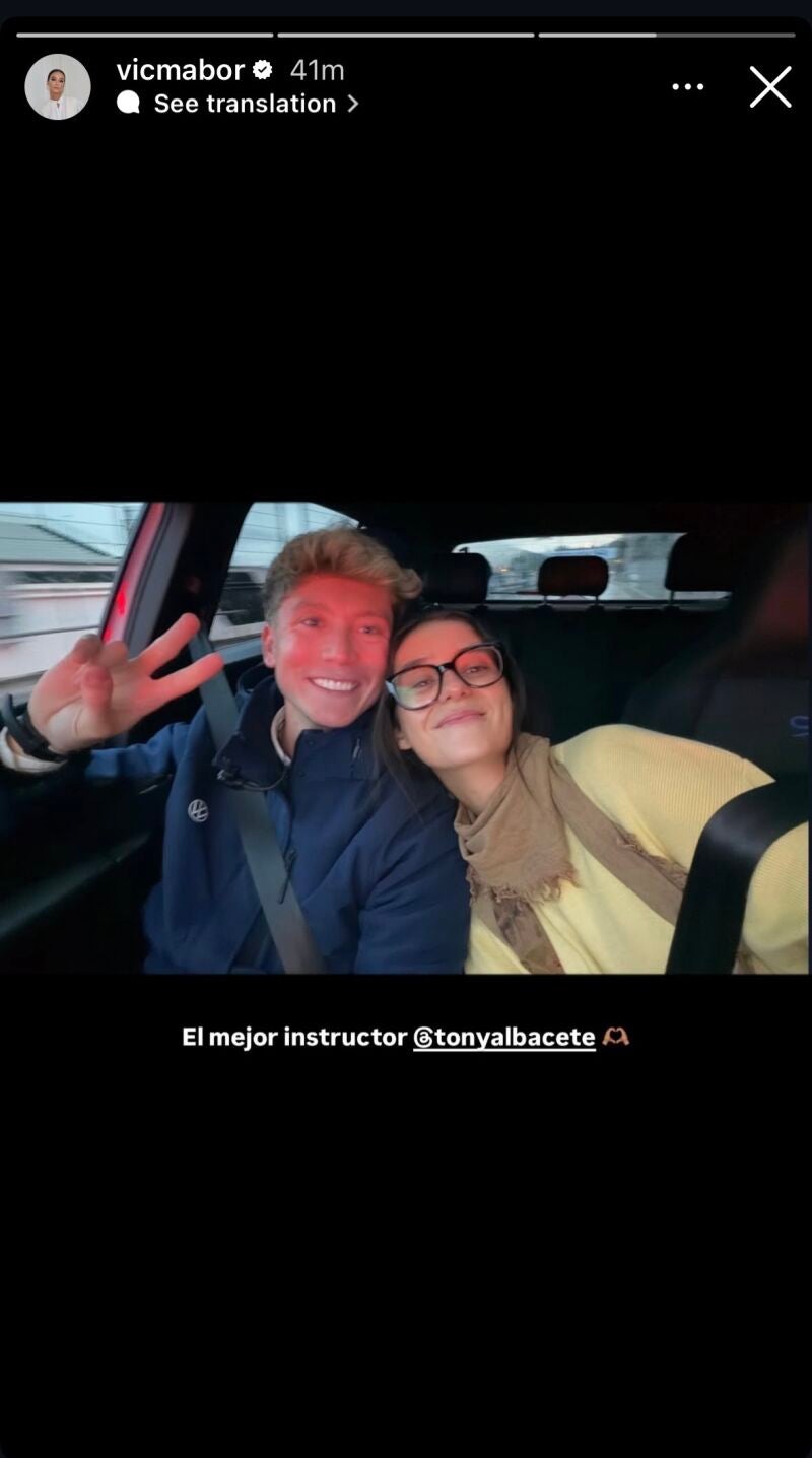 Victoria Federica con jersey amarillo.