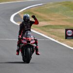 Bezzecchi celebra su triunfo en Portimao