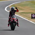 Bezzecchi celebra su triunfo en Portimao