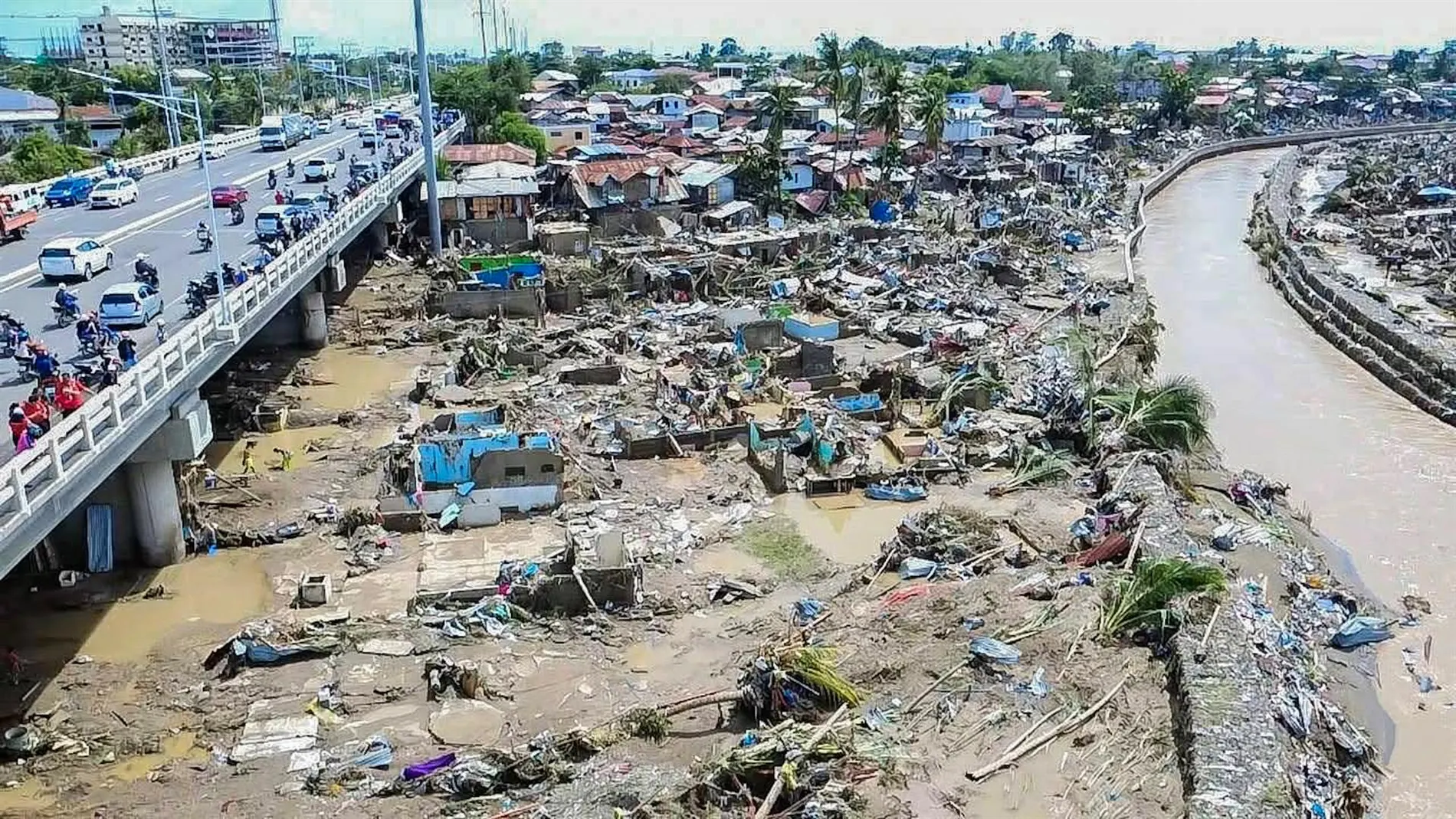 Filipinas.- Al menos 54 provincias en alerta en Filipinas tras la evolución del tifón 'Kalmaegi' a 'supertifón'