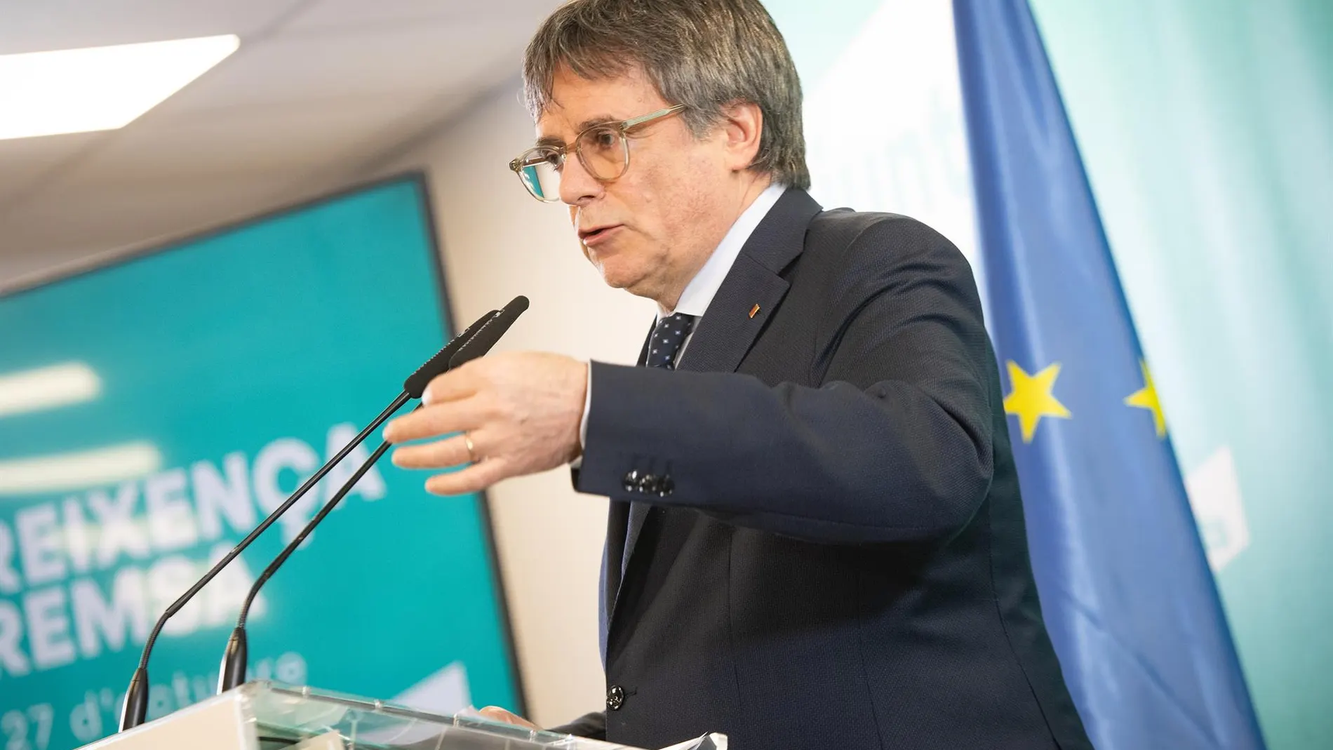 Puigdemont critica que la "maquinaria de propaganda socialista" busca señalar a Junts