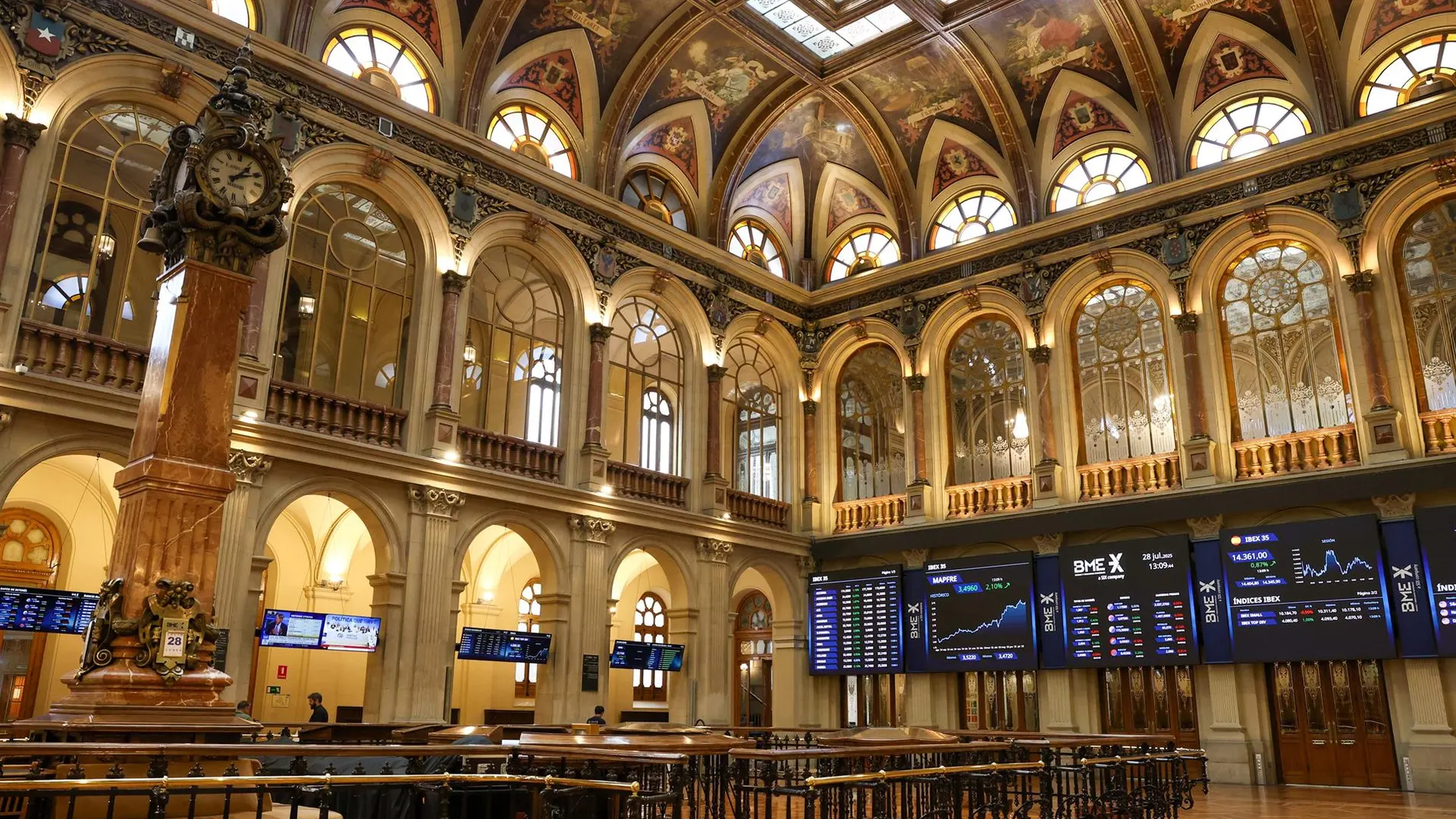 Economía/Bolsa.- El Ibex 35 abre con una subida del 1% y recupera la cota de los 16.000 enteros