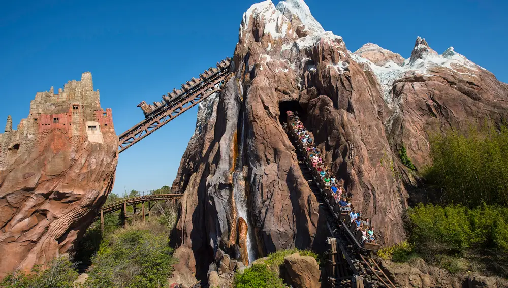 Montaña rusa de la atracción Expedición Everest en Disney's Animal Kingdom