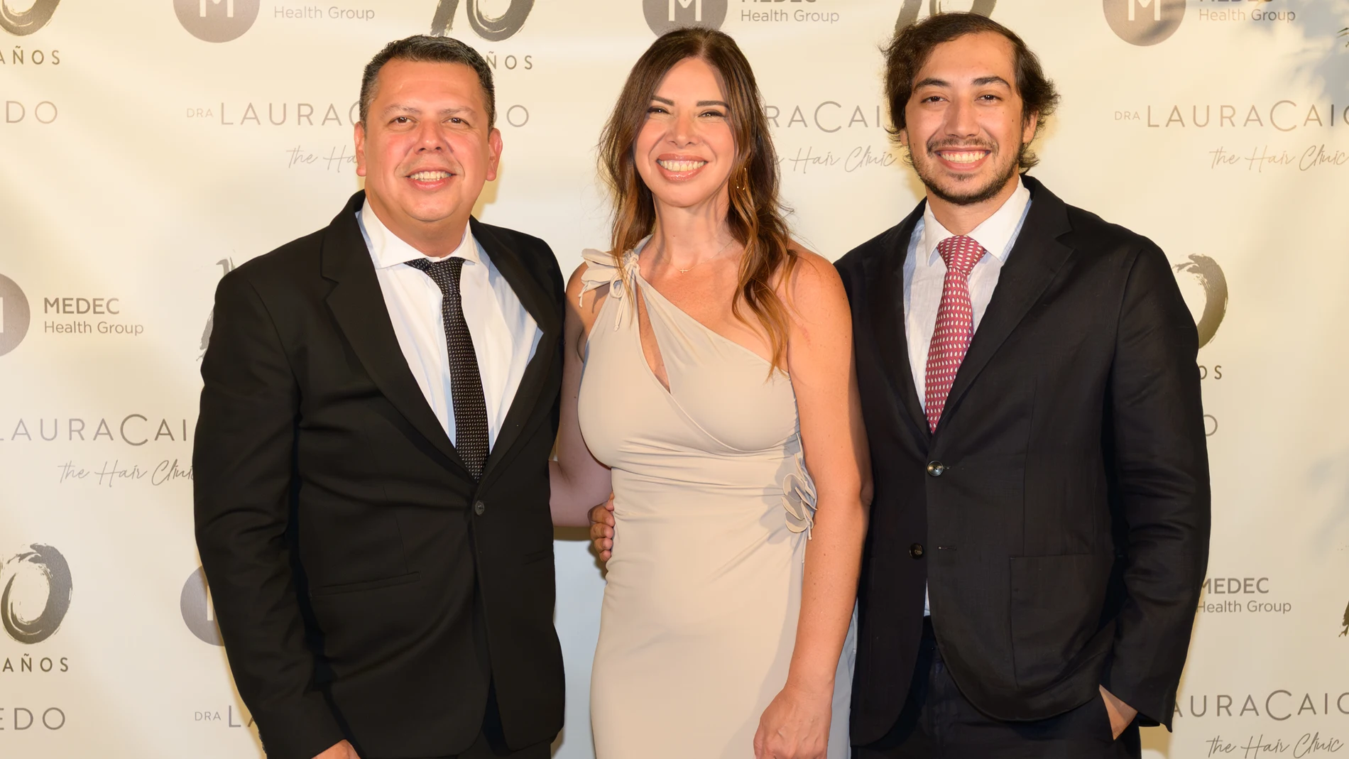 Juan Carlos Albarello, la doctora Laura Caicedo y Juan Camilo Montero, en el evento celebrado en Valencia