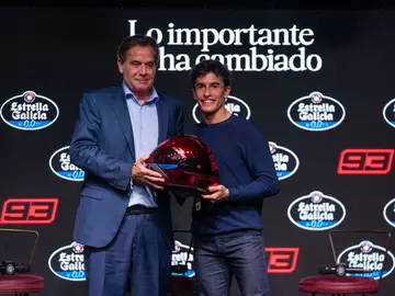 Marc Márquez junto a Ignacio de Rivera, CEO de Estrella Galicia Marc Márquez junto a Ignacio de Rivera, CEO de Estrella Galicia