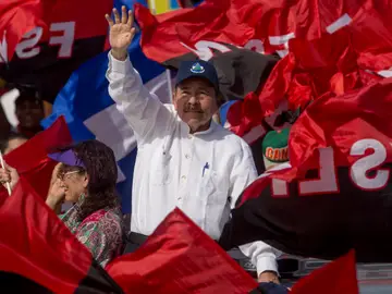 Daniel Ortega cumple 80 años delegando más poder a su esposa Rosario Murillo y a sus hijos AME7969. BOGOTÁ (COLOMBIA), 11/11/2025.- Fotografía de archivo del 19 de julio de 2018 que muestra al presidente de Nicaragua, Daniel Ortega, durante un acto del 39 aniversario de la revolución popular sandinista en Managua, (Nicaragua). Ortega cumple este martes 80 años de edad delegando paulatinamente el poder a su esposa y ahora copresidenta, Rosario Murillo, de 74 años, y a sus hijos, principalmente a Laureano Ortega Murillo, encargado de las relaciones con China y Rusia y considerado com...