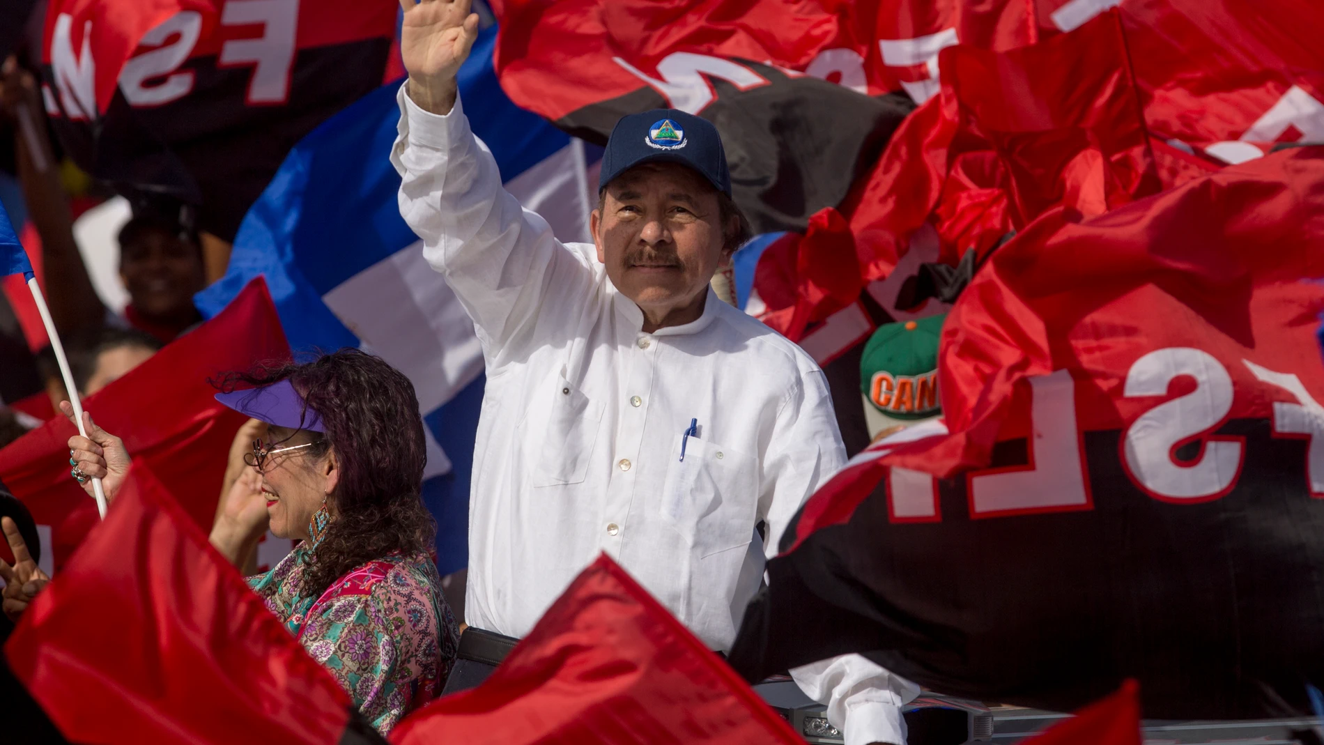AME7969. BOGOTÁ (COLOMBIA), 11/11/2025.- Fotografía de archivo del 19 de julio de 2018 que muestra al presidente de Nicaragua, Daniel Ortega, durante un acto del 39 aniversario de la revolución popular sandinista en Managua, (Nicaragua). Ortega cumple este martes 80 años de edad delegando paulatinamente el poder a su esposa y ahora copresidenta, Rosario Murillo, de 74 años, y a sus hijos, principalmente a Laureano Ortega Murillo, encargado de las relaciones con China y Rusia y considerado com...