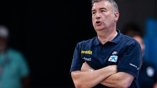 Miguel M&eacute;ndez, seleccionador femenino de baloncesto